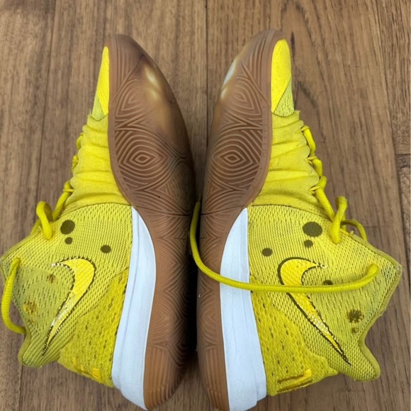 Nike Kyrie 5 Spongebob Squarepants Sneakers size 7 - Picture 4 of 8